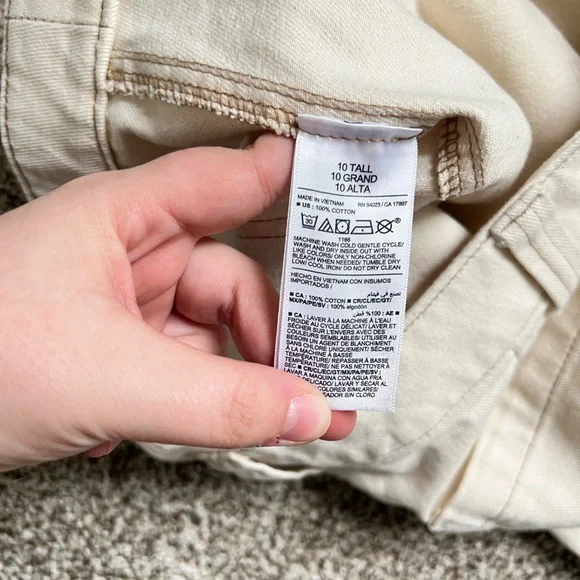 Old Navy Women's Beige Straight Leg Jeans - Picture 5 of 5